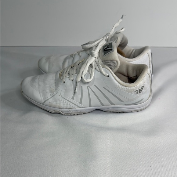 Varsity White Athletic Shoes with Minimalist Design - Picture 3 of 8